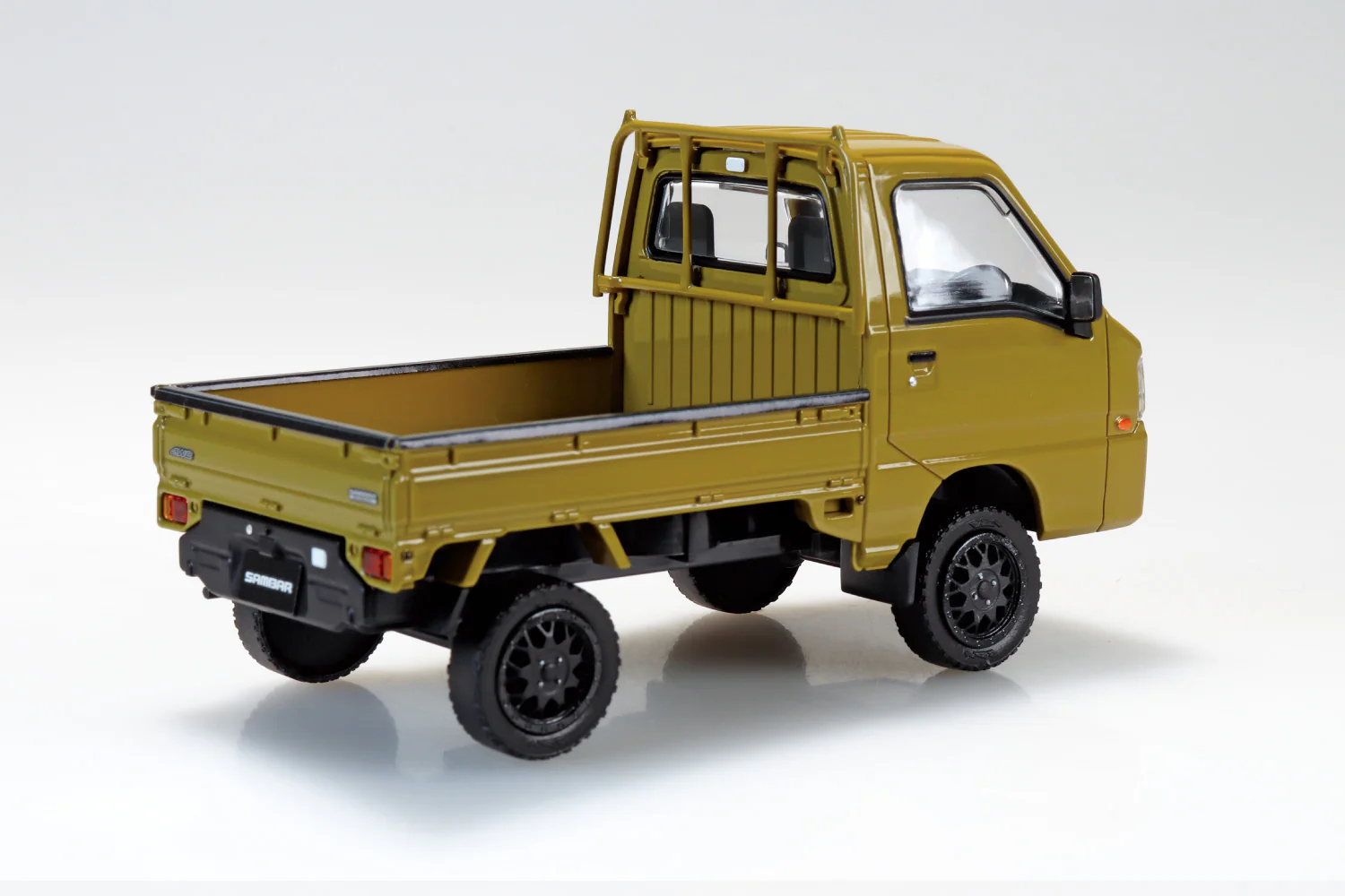 Aoshima 1/32 SNAP KIT #05CU-OE Subaru Sambar Truck Custom Wheels (Olive) - Image 3